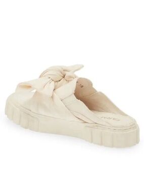 FARM Rio Off-White Fabric Bow Mule Sneaker - NWOT Size 8.5
